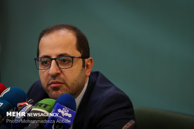چشم اسفندیار تعالی ایران فرهنگ است/بازار ایرانی به تولید رسیده