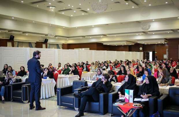 برگزاری نشست تخصصی کارشناسان حوزه مدولباس استانهای سراسر کشور