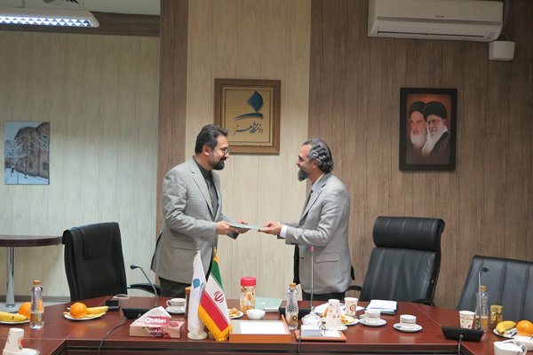 معاون هنری ارشاد و مدیر دانشگاه هنر تفاهمنامه همکاری امضا کردند
