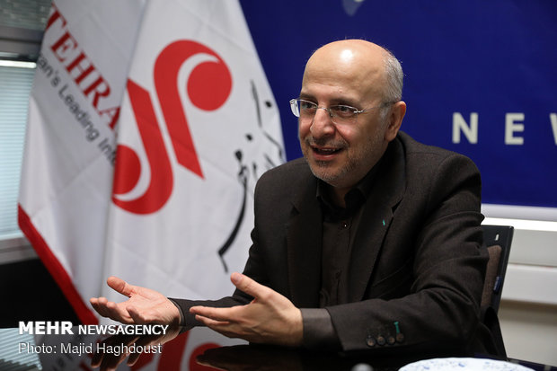 حمید قبادی از دبیری کارگروه مد و لباس کشور برکنار شد