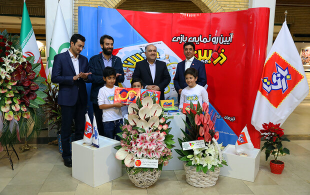«ذره‌بین»،«معمای جورچین» و «دست به دست» رونمایی شدند